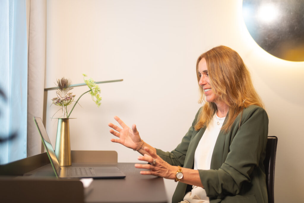 Bettina Reuss beim Online-Coaching für hochsensible Scanner-Persönlichkeiten